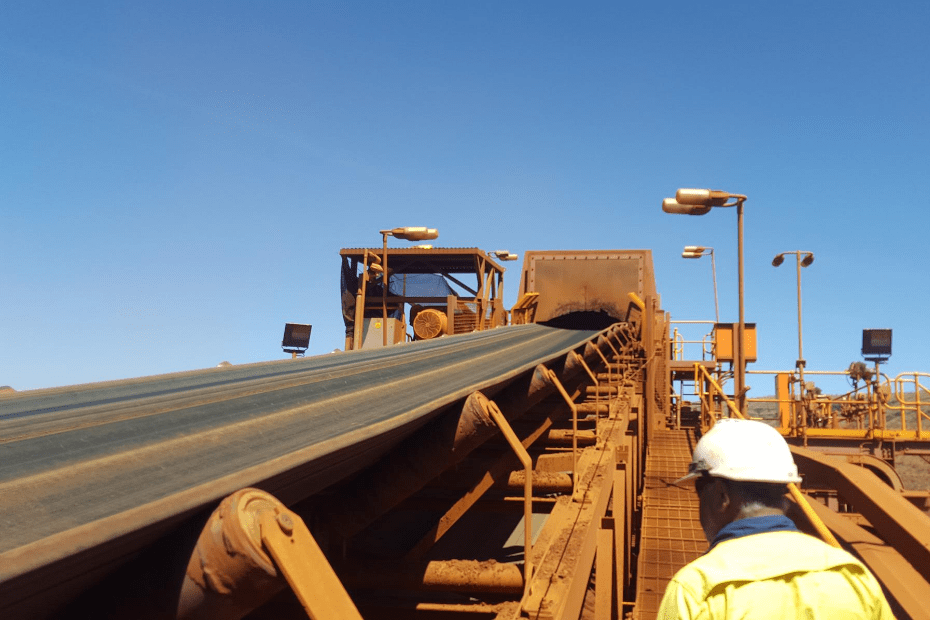 Conveyor-Belt-and-Idlers-Onsite_Blog_Website_930x620-930x620